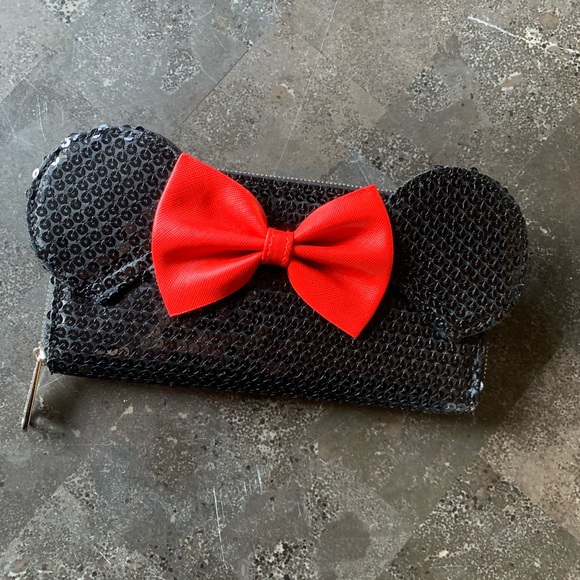 Loungefly Handbags - Loungefly Minnie Mouse Wallet